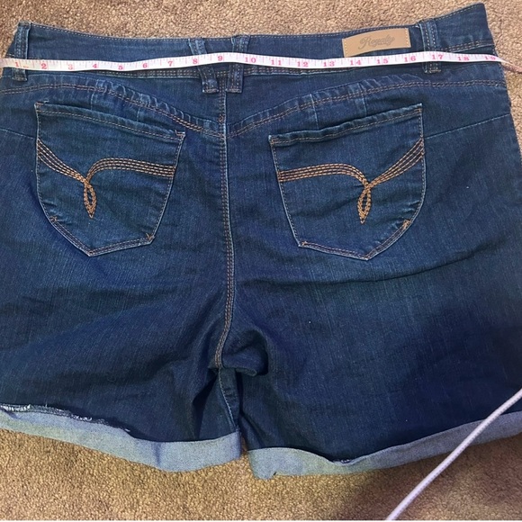Royalty For Me Womens Dark Wash Denim Short Shorts. Size 14 - Picture 10 of 10